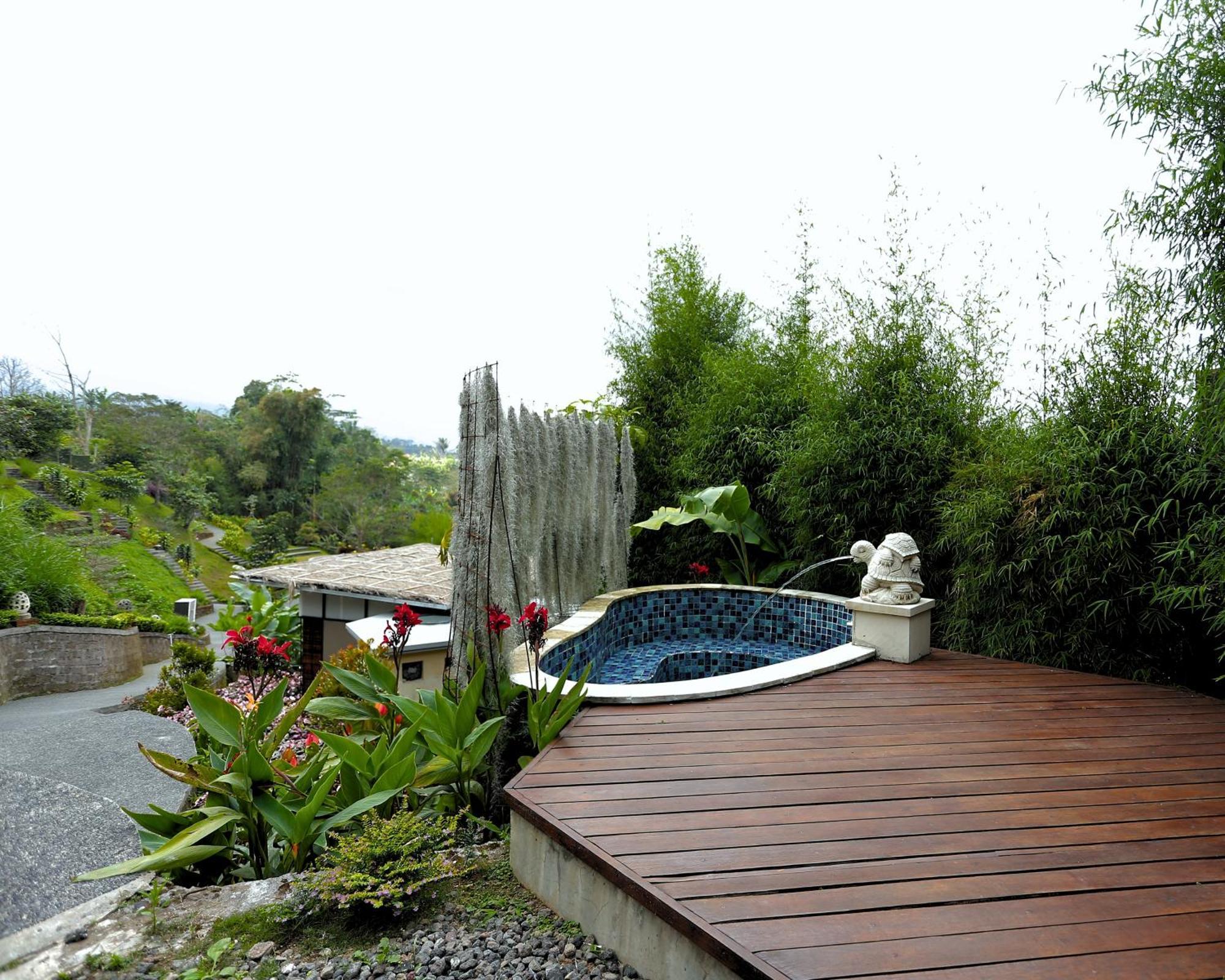 Munduk Tentrem Resort Exterior photo